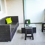 House & Free Heart Apartman *
