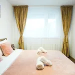 House & Free Heart Apartman *